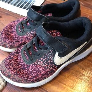 Girls Nike tennis shoes